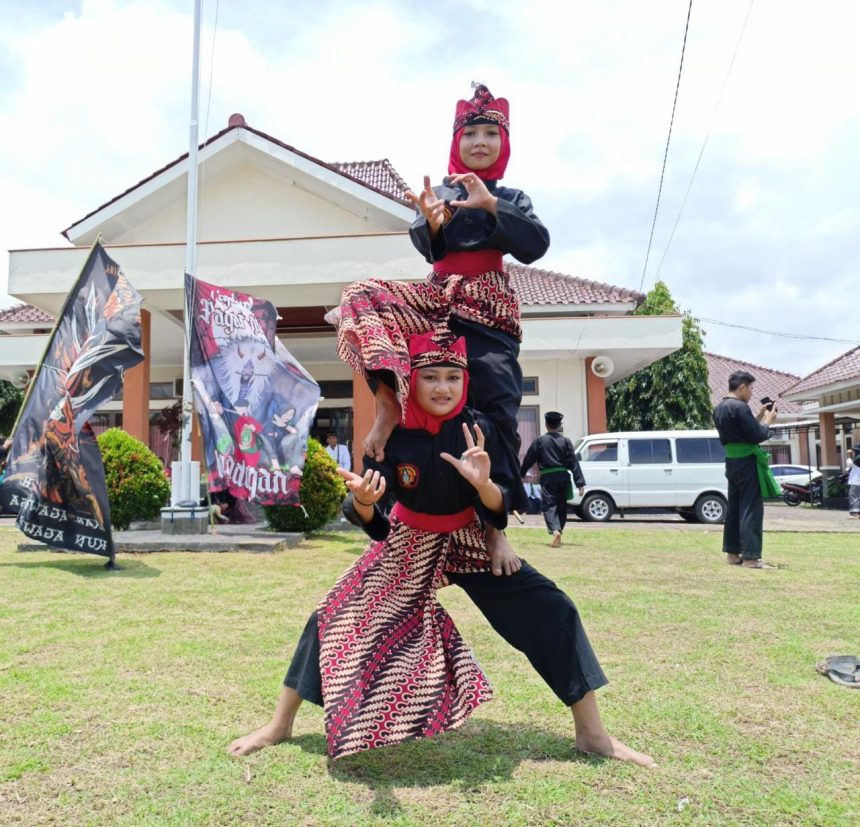 Penampilan Pencak Silat Pagar Nusa Alyaa dan Jihan di Bandongan Kabupaten Magelang